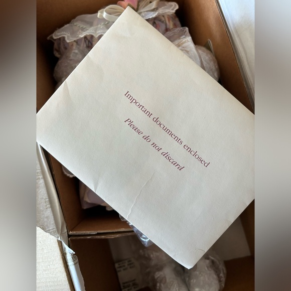 Ashton-Drake Georgetown
Collection Porcelain Doll - Ellie by
Jane Zidjunas - Picture 11 of 12